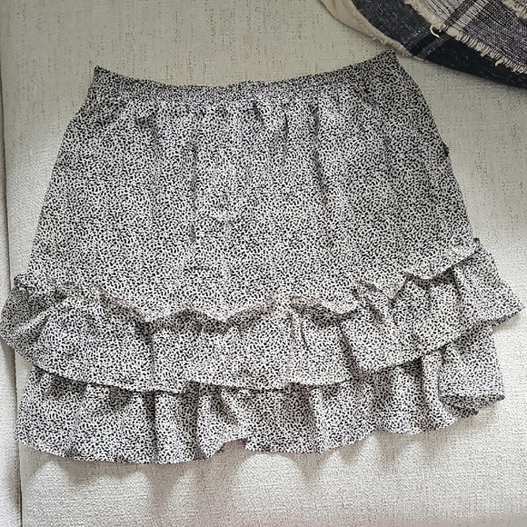 Sienna Sky Women's Black and Gray Lined Ruffle With Pockets Skirt Med Like New - Picture 3 of 12